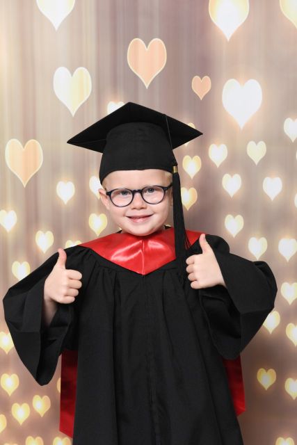 nursery-photographer-renfrew-graduations