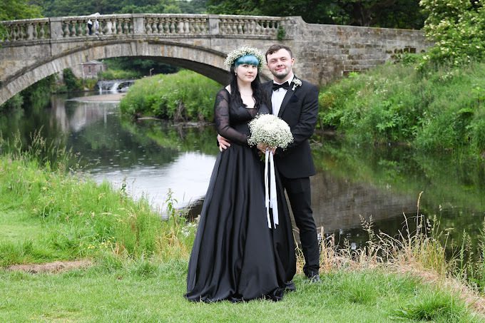 Glasgow wedding couple outdoor portrait